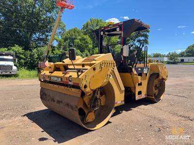 Caterpillar CB64 Smooth Drum Roller Compactor