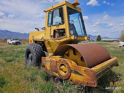 Caterpillar CS533E Smooth Drum Roller Compactor