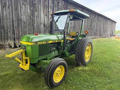 John Deere 2040 Tractor