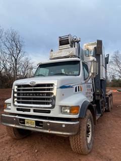 Sterling L9500 Crane Truck - 2004 Manitex 124SX Crane, 335HP