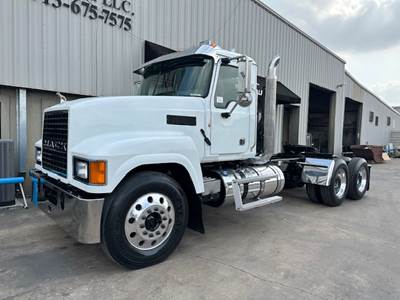 2012 Mack Pinnacle CHU613 Day Cab Truck