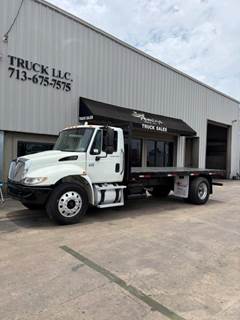 2007 International 4400 Flatbed Truck