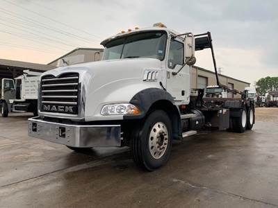 2007 Mack Granite CTP713B Roll Off Truck with Automatic Tarp -- Manual Transmission -- Location: Houston, TX