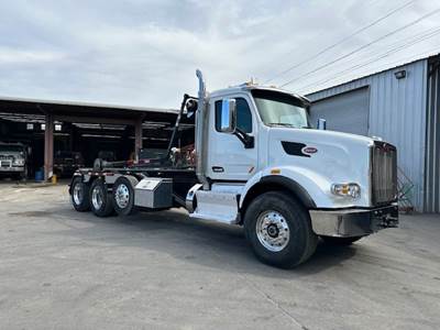 2015 Peterbilt 567 Roll Off Truck with Automatic Transmission, Automatic Tarp, and Lift Axle -- Location: Houston, TX