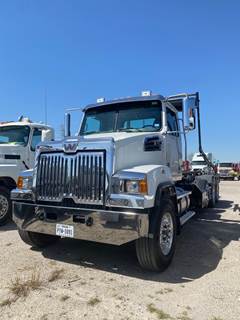 2019 Western Star Roll Off Truck with Automatic Transmission, Automatic Tarp, and Lift Axle -- Location: Houston, TX