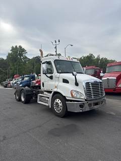 Freightliner Cascadia 113 Day Cab Truck - Detroit, 10 Speed Manual