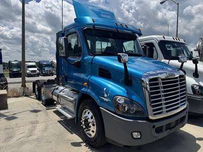 Freightliner Cascadia 113 Day Cab Truck - Detroit, 10 Speed Amt