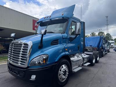Freightliner Cascadia 113 Day Cab Truck - Detroit, 10 Speed Amt