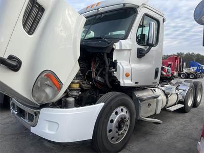 Freightliner Cascadia 113 Day Cab Truck