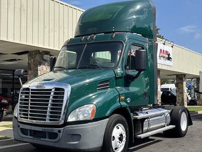 Freightliner Cascadia 113 Single Axle Day Cab Truck - Detroit