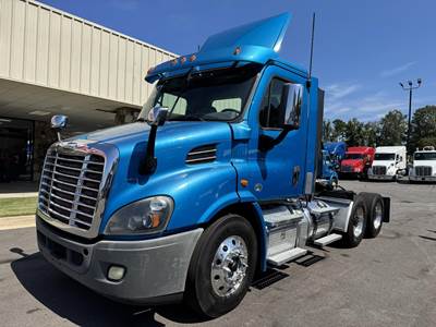 Freightliner Cascadia 113 Day Cab Truck - Detroit 450HP, 10 Speed Manual