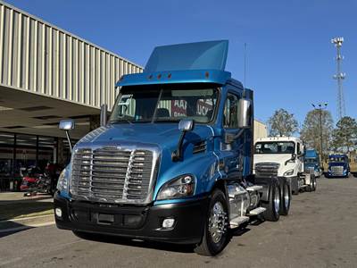 Freightliner Cascadia 113 Day Cab Truck - Detroit, 10 Speed Amt