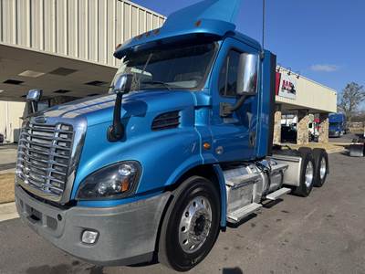 Freightliner Cascadia 113 Day Cab Truck - Detroit 450HP, 10 Speed Manual