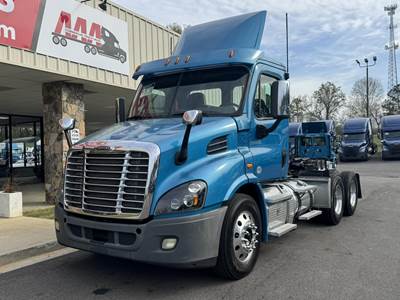 Freightliner Cascadia 113 Day Cab Truck - Detroit 450HP, 10 Speed Manual