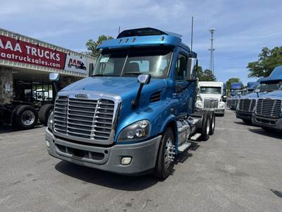 Freightliner Cascadia 113 Day Cab Truck - Detroit 450HP, 10 Speed Manual
