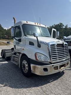 Freightliner Cascadia 113 Day Cab Truck