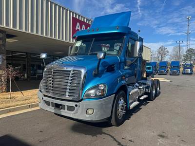 Freightliner Cascadia 113 Day Cab Truck - Detroit 450HP, 10 Speed Manual