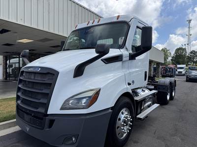 Freightliner Cascadia 116 Day Cab Truck - Detroit 410HP, Automatic