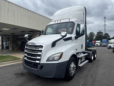 Freightliner Cascadia 116 Day Cab Truck - Detroit