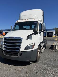 Freightliner Cascadia 116 Day Cab Truck - Detroit