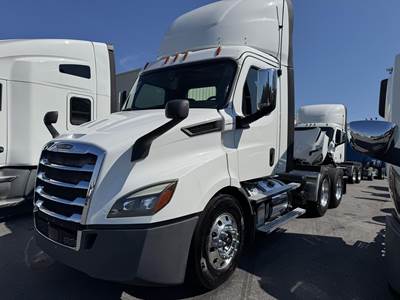 Freightliner Cascadia 116 Day Cab Truck - Detroit 450HP, 12 Speed Dt12 Amt