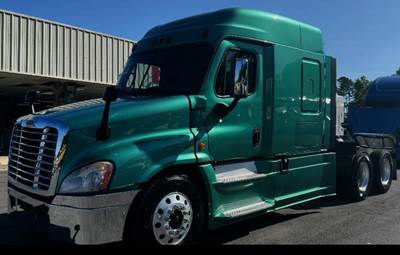 Freightliner Cascadia 125 Day Cab Truck - Detroit