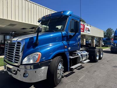 Freightliner Cascadia 125 Day Cab Truck