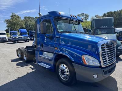 Freightliner Cascadia 125 Day Cab Truck - Detroit 450HP, 10 Speed Manual