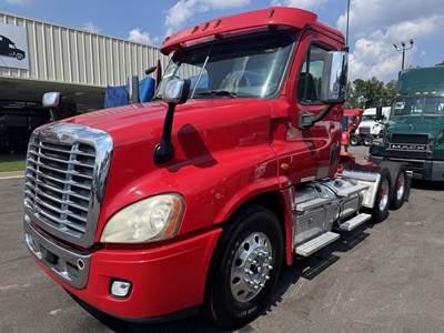 Freightliner Cascadia 125 Day Cab Truck - Detroit 450HP, Amt