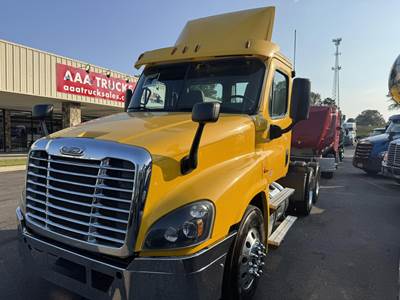 Freightliner Cascadia 125 Day Cab Truck - Detroit 435HP, 12 Speed Dt12 Amt