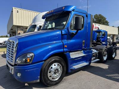 Freightliner Cascadia 125 Day Cab Truck - Detroit 450HP, 10 Speed Manual