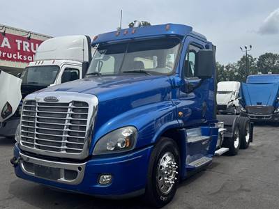 Freightliner Cascadia 125 Day Cab Truck - Detroit, 18 Speed Manual