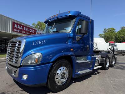 Freightliner Cascadia 125 Day Cab Truck - Detroit 410HP, 10 Speed Manual