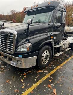 Freightliner Cascadia 125 Day Cab Truck - Detroit, 12 Speed Dt12 Amt