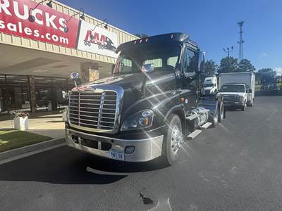 Freightliner Cascadia 125 Day Cab Truck - Detroit 450HP, 12 Speed Dt12 Amt