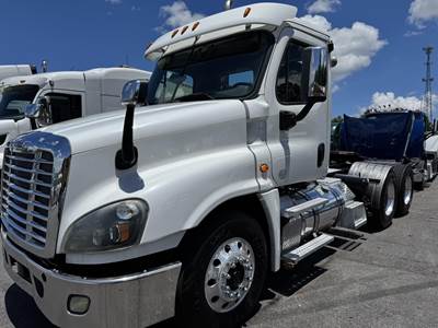 Freightliner Cascadia 125 Evolution Day Cab Truck - Detroit 475HP, 10 Speed Manual