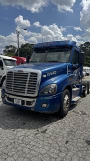 Freightliner Cascadia 125 Evolution Day Cab Truck - Detroit 450HP, 10 Speed Manual