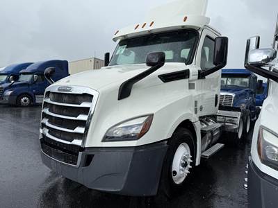 Freightliner Cascadia 126 Day Cab Truck - Detroit 435HP, 12 Speed Dt12 Amt