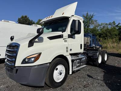 Freightliner Cascadia 126 Day Cab Truck - Detroit 435HP, 12 Speed Dt12 Amt