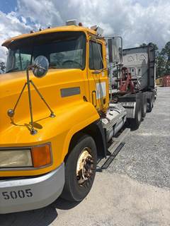 Mack CH613 Day Cab Truck - 300HP