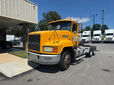 Mack CH613 Day Cab Truck - 300HP