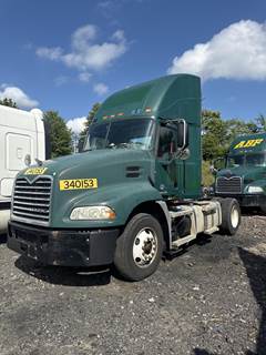Mack Pinnacle CXU612 Single Axle Day Cab Truck - MP7-395C 395HP