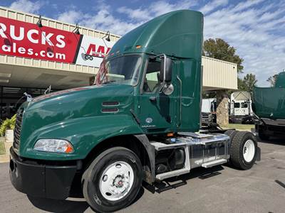 Mack Pinnacle CXU612 Single Axle Day Cab Truck - MP7-395C 395HP