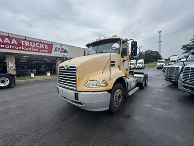 Mack Vision CXN613 Day Cab Truck - 335HP