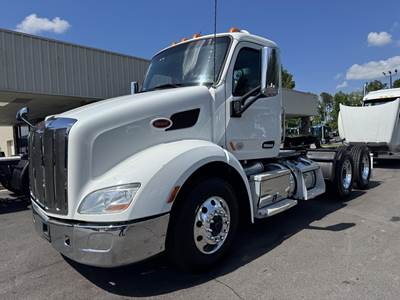 Peterbilt 579 Day Cab Truck - Paccar 455HP, Manual