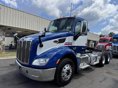 Peterbilt 579 Day Cab Truck - Paccar 455HP, Automatic