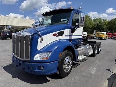 Peterbilt 579 Day Cab Truck - Paccar 455HP, 13 Speed Manual