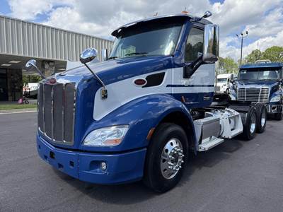 Peterbilt 579 Day Cab Truck - Paccar 455HP, 13 Speed Manual