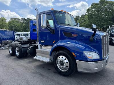 Peterbilt 579 Day Cab Truck - Paccar 455HP, Manual