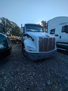 Peterbilt 579 Day Cab Truck - Paccar, 10 Speed Manual